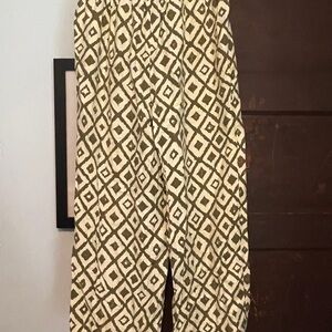 Geometric Patterned Pants in Green and Cream